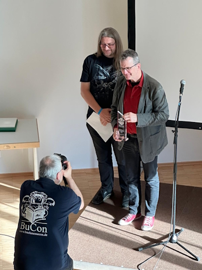 Klaus N. Frick erhält den BuCon Ehrenpreis für das Lebenswerk BuCon_20251018.jpg, 160kB